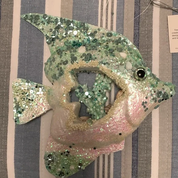 Glitter Fish - Picture 3 of 5